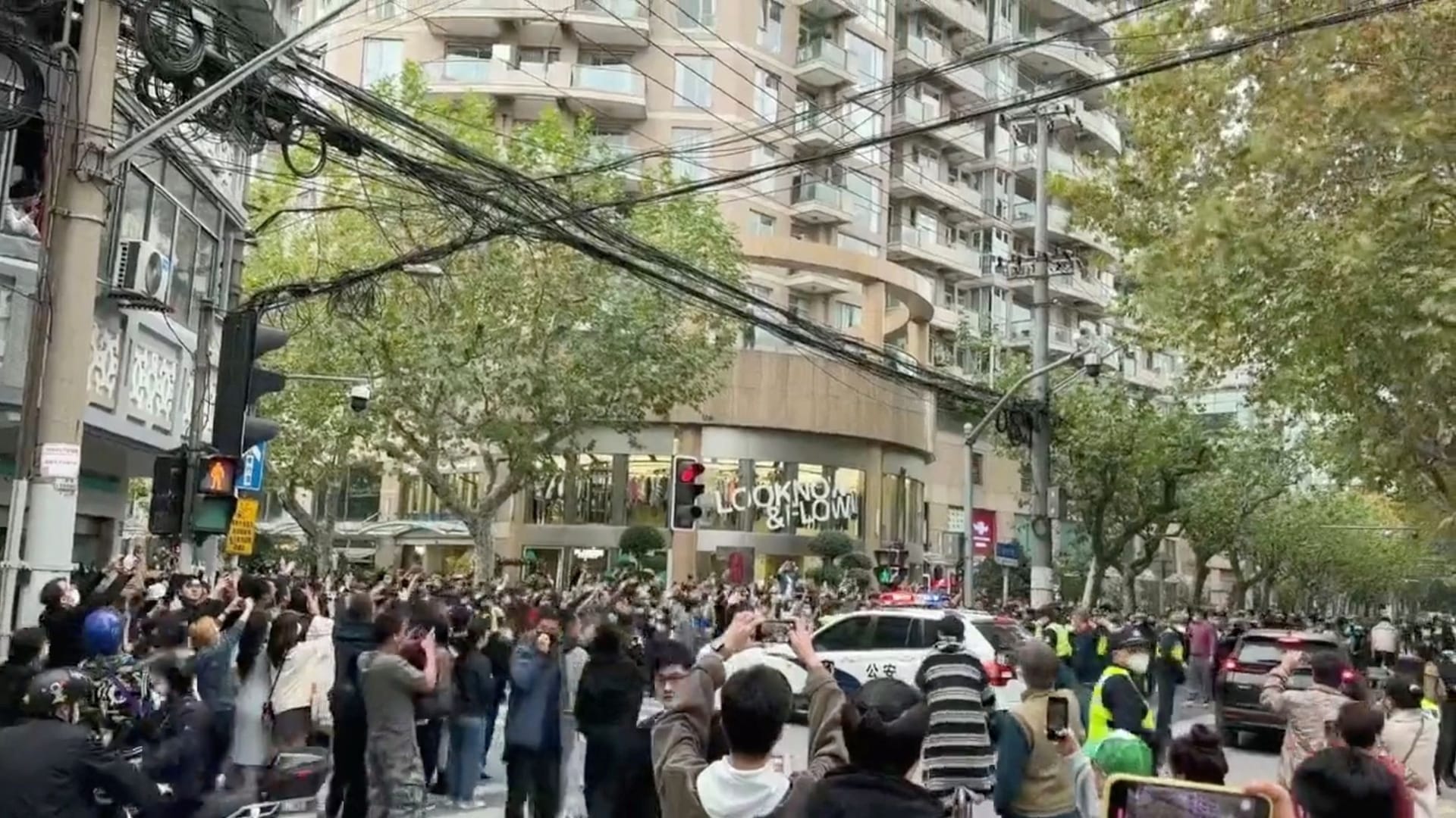 Demonstration in Shanghai: In zahlreichen Großstädten in China protestieren die Menschen – es sind die größten Proteste seit Jahrzehnten.