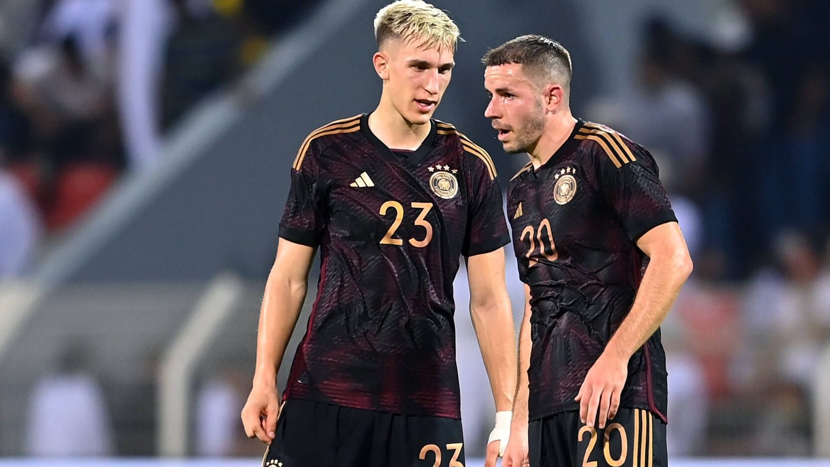 Nico Schlotterbeck und Christian Günter (r.): Die DFB-Spieler werden vor dem Duell gegen Japan nicht im Teamquartier schlafen.