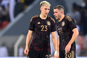 Nico Schlotterbeck und Christian Günter (r.): Die DFB-Spieler werden vor dem Duell gegen Japan nicht im Teamquartier schlafen.