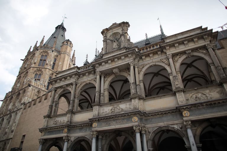 Blick auf das Kölner Rathaus: Es gilt als das älteste seiner Art in Deutschland.