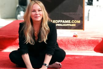 Christina Applegate: Die Schauspielerin posiert an ihrem Hollywoodstern.