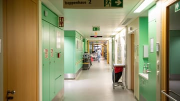 Klinikum Vivantes Spandau: Auf den Korridoren geht es derzeit ruhiger zu.