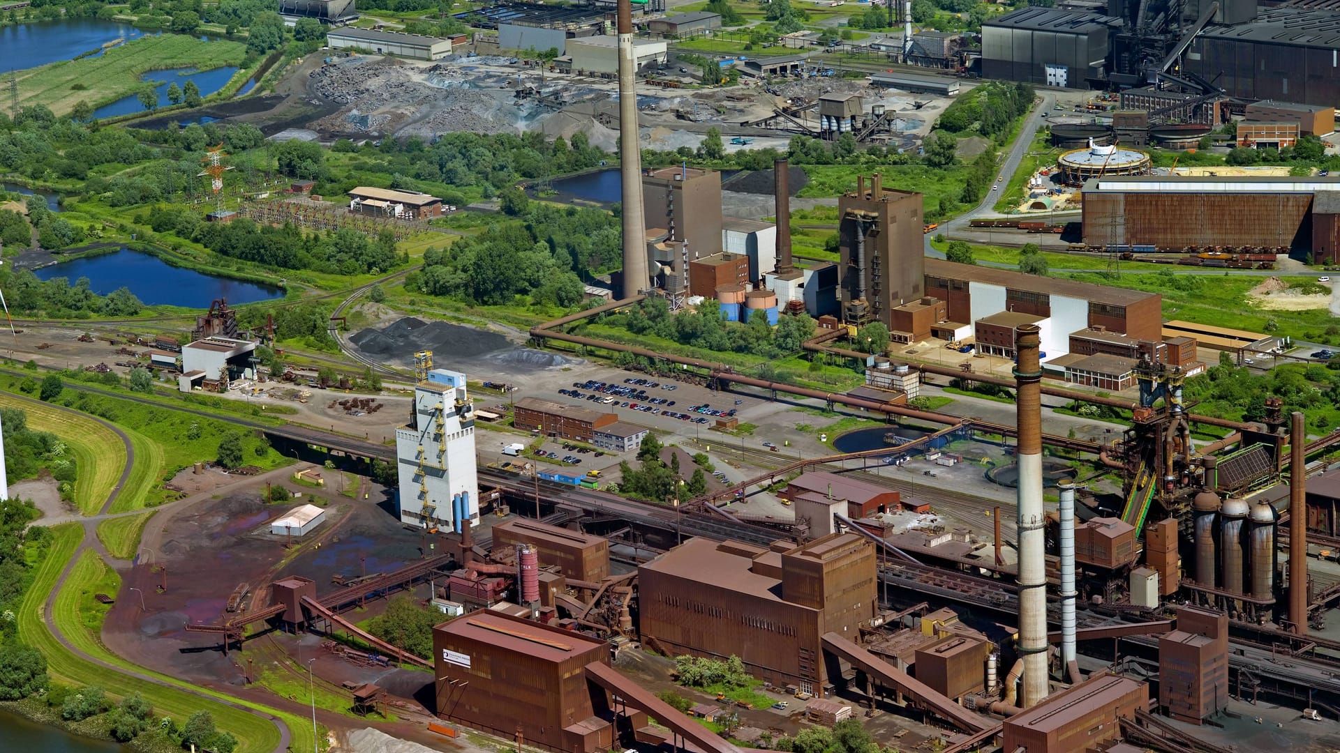 Luftaufnahme des Stahlwerks Arcelor Mittal (Archivfoto): Ein Teil des Geldes soll für die Dekarbonisierung des Werks eingesetzt werden. Luftaufnahme des Stahlwerks Arcelor Mittal (Archivfoto): Ein Teil des Geldes soll für die Dekarbonisierung des Werks eingesetzt werden.