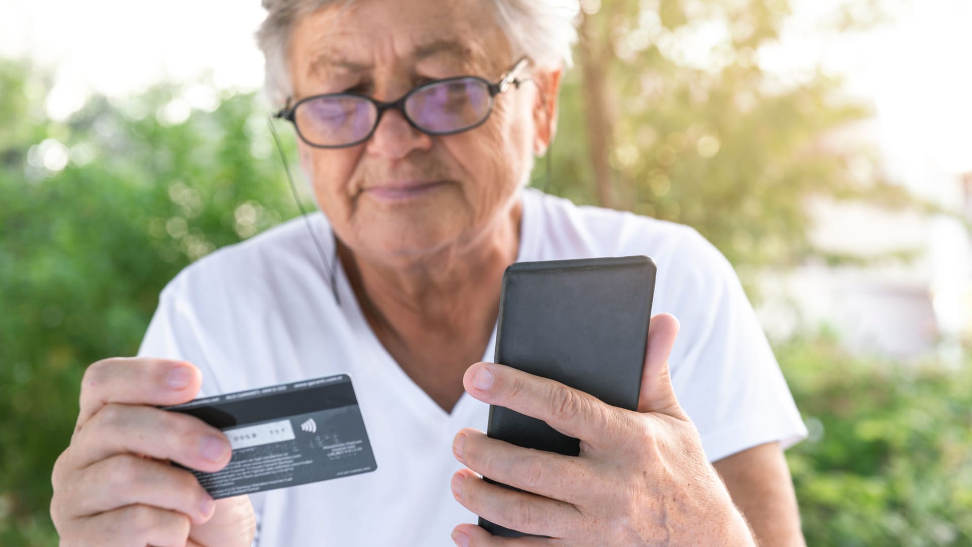 Vorsicht, Betrüger: Teilen Sie niemals am Telefon Ihre Kontodaten mit. Vorsicht, Betrüger: Teilen Sie niemals am Telefon Ihre Kontodaten mit.