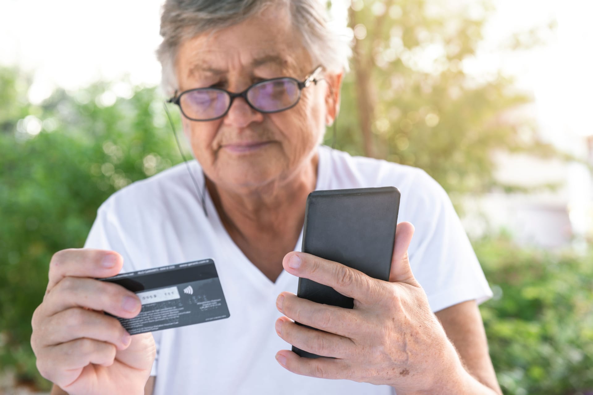 Vorsicht, Betrüger: Teilen Sie niemals am Telefon Ihre Kontodaten mit. Vorsicht, Betrüger: Teilen Sie niemals am Telefon Ihre Kontodaten mit.