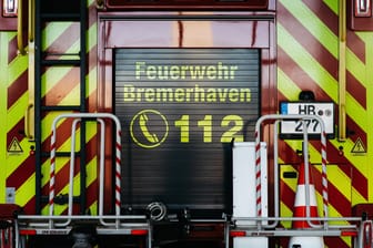 Fahrzeug der Feuerwehr Bremerhaven (Archivfoto): Nach etwa zwei Stunden rückten die Einsatzkräfte wieder ab.