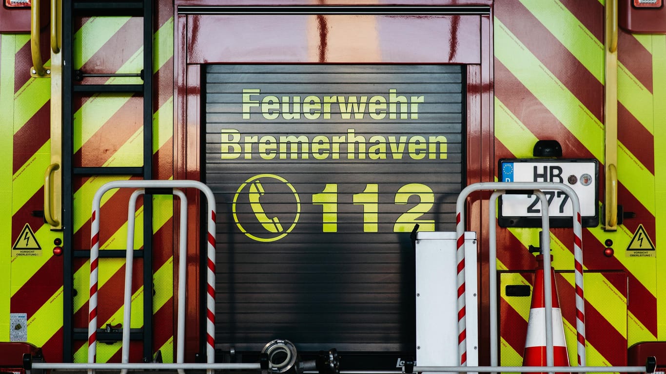 Fahrzeug der Feuerwehr Bremerhaven (Archivfoto): Nach etwa zwei Stunden rückten die Einsatzkräfte wieder ab.