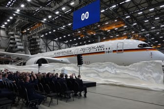 Der Airbus A350 «Konrad Adenauer»: Die Bundesregierung hat einen neuen Regierungsflieger mit Sonderausstattung bekommen.