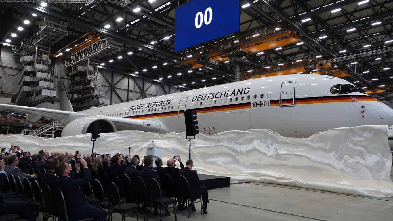 Der Airbus A350 «Konrad Adenauer»: Die Bundesregierung hat einen neuen Regierungsflieger mit Sonderausstattung bekommen.