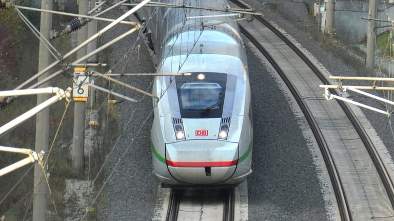 Digital auf Schienen: Die Deutsche Bahn will das hauseigene Medienangebot reformieren.