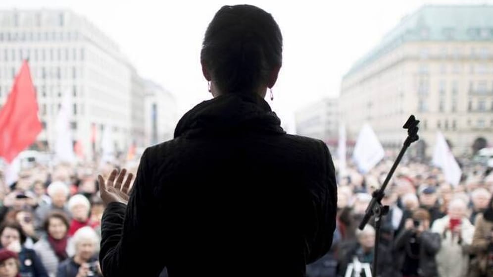 Sahra Wagenknecht vor dem Brandenburger Tor: Mit ihren Reden bewegt sie viele Menschen.