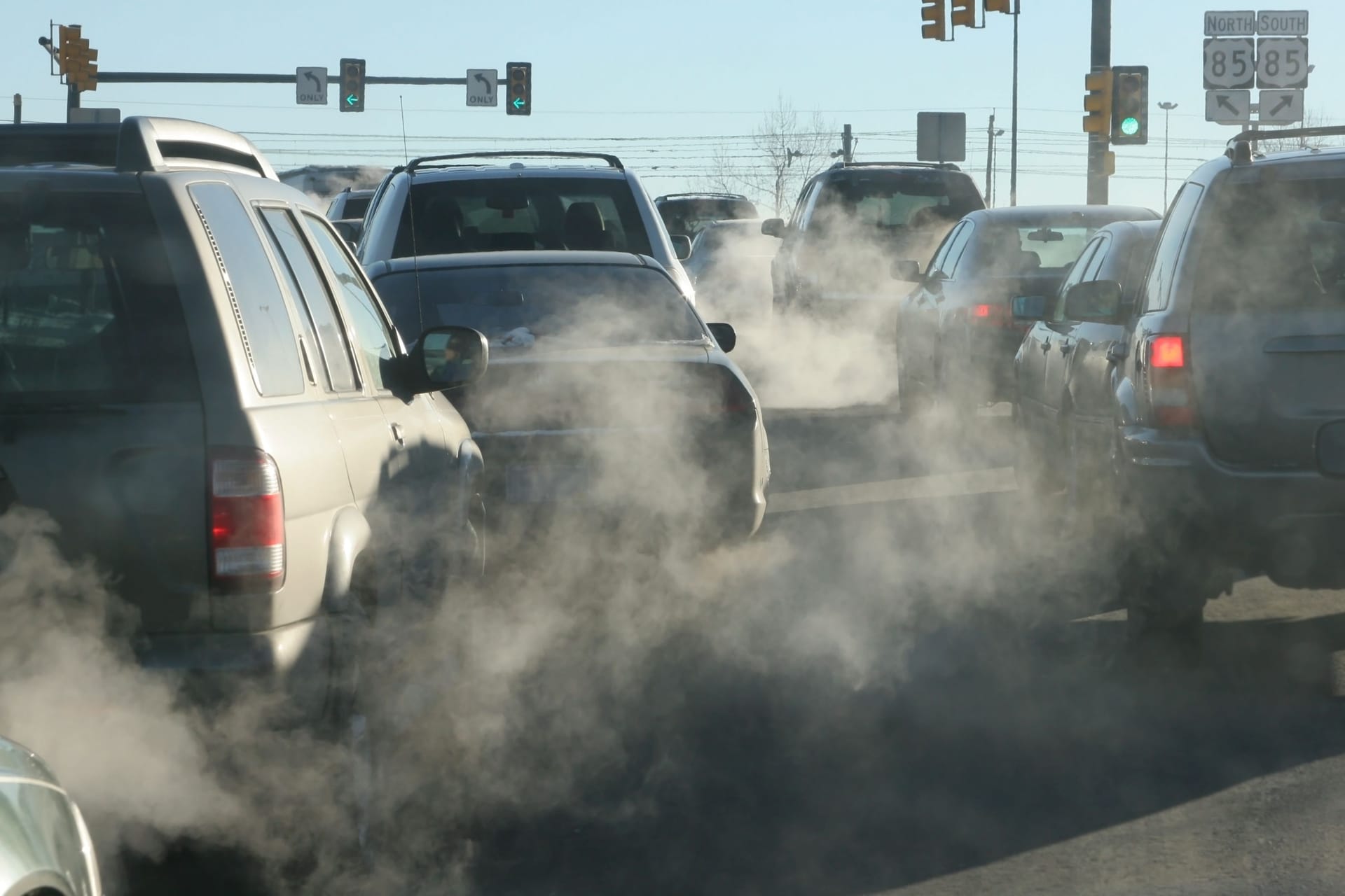 Risiko für Mensch und Natur: Schadstoffe wie Feinstaub und Stickoxide gefährden nicht nur die Umwelt, sondern auch Menschenleben.