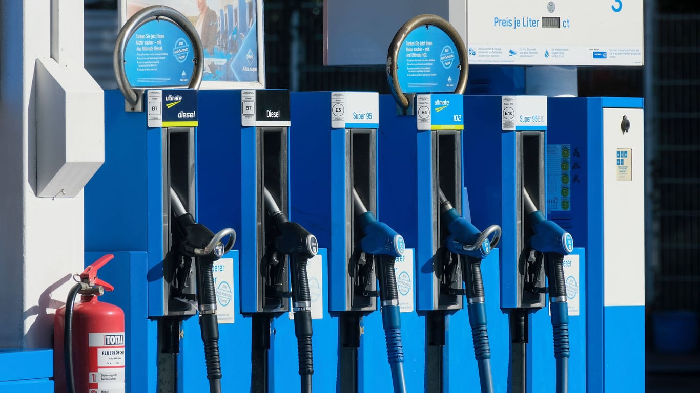 Zapfsäule an einer Tankstelle (Symbolfoto): "Die Preise sind nach wie vor überhöht".