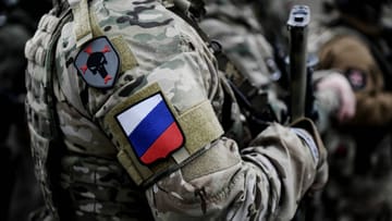 Russische Soldaten: Den Truppen machen dem US-Verteidigungsminister zufolge "erhebliche Engpässe bei der Artillerie-Munition" zunehmend zu schaffen.
