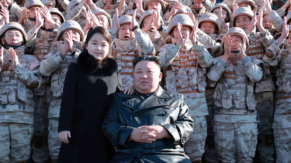 Kim Jong Un und seine Tochter: Baut der Diktator seine Nachfolgerin auf?