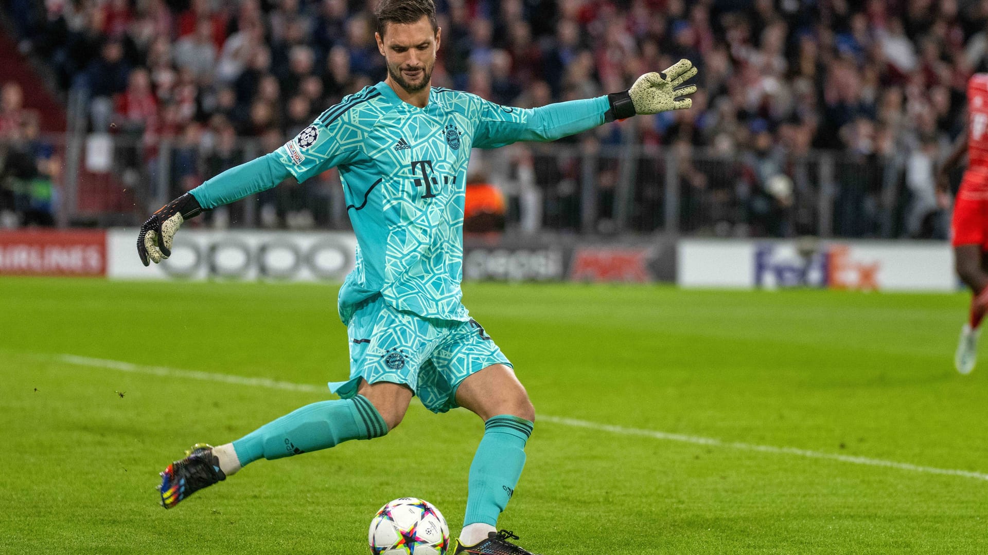 Sven Ulreich: Wurde von den Mailändern kaum gefordert. Entschärfte in der 7. Minute einen Distanzschuss von Barella souverän und sicherte in der Nachspielzeit mit einer überragenden Parade gegen Džeko das 2:0. Note: 2