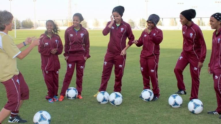 Frauenfußball: Bis 2014 war Monika Staab Trainerin in Katar, übrig geblieben ist davon fast nichts.