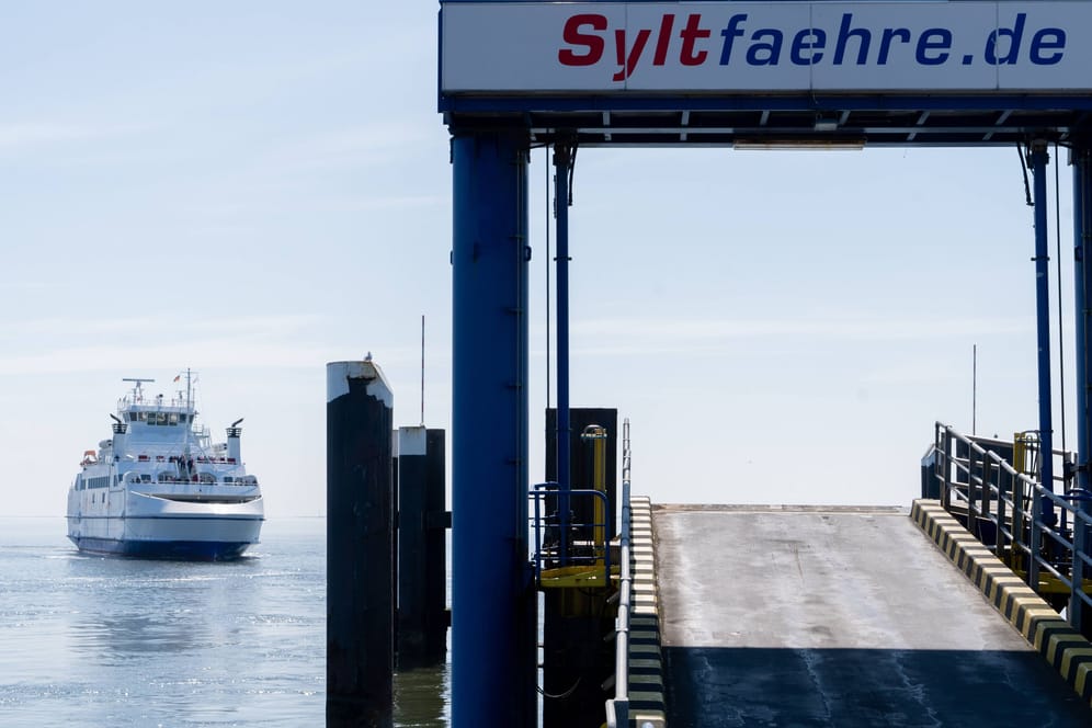 Sylter Fähre im Hafen von List: Der Bahnstreik wirkt sich massiv auf die Nordseeinsel aus.