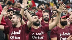 Katar fährt Gastarbeiter mit Bussen zum WM-Stadion
