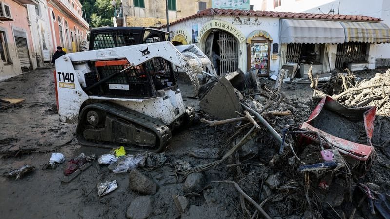 Erdrutsch auf Ischia: Rettungskräfte bergen sieben Leichen aus Schlammmassen