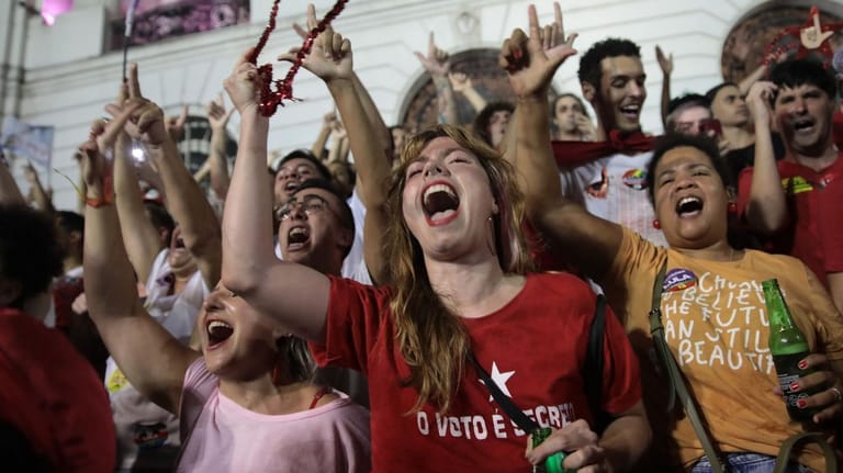 Lula-Anhänger feiern in der Innenstadt von Rio de Janeiro.