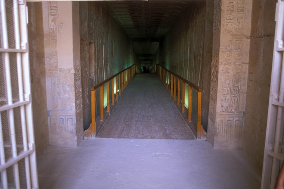 Eingang zu einem der Gräber im Tal der Könige nahe Luxor.