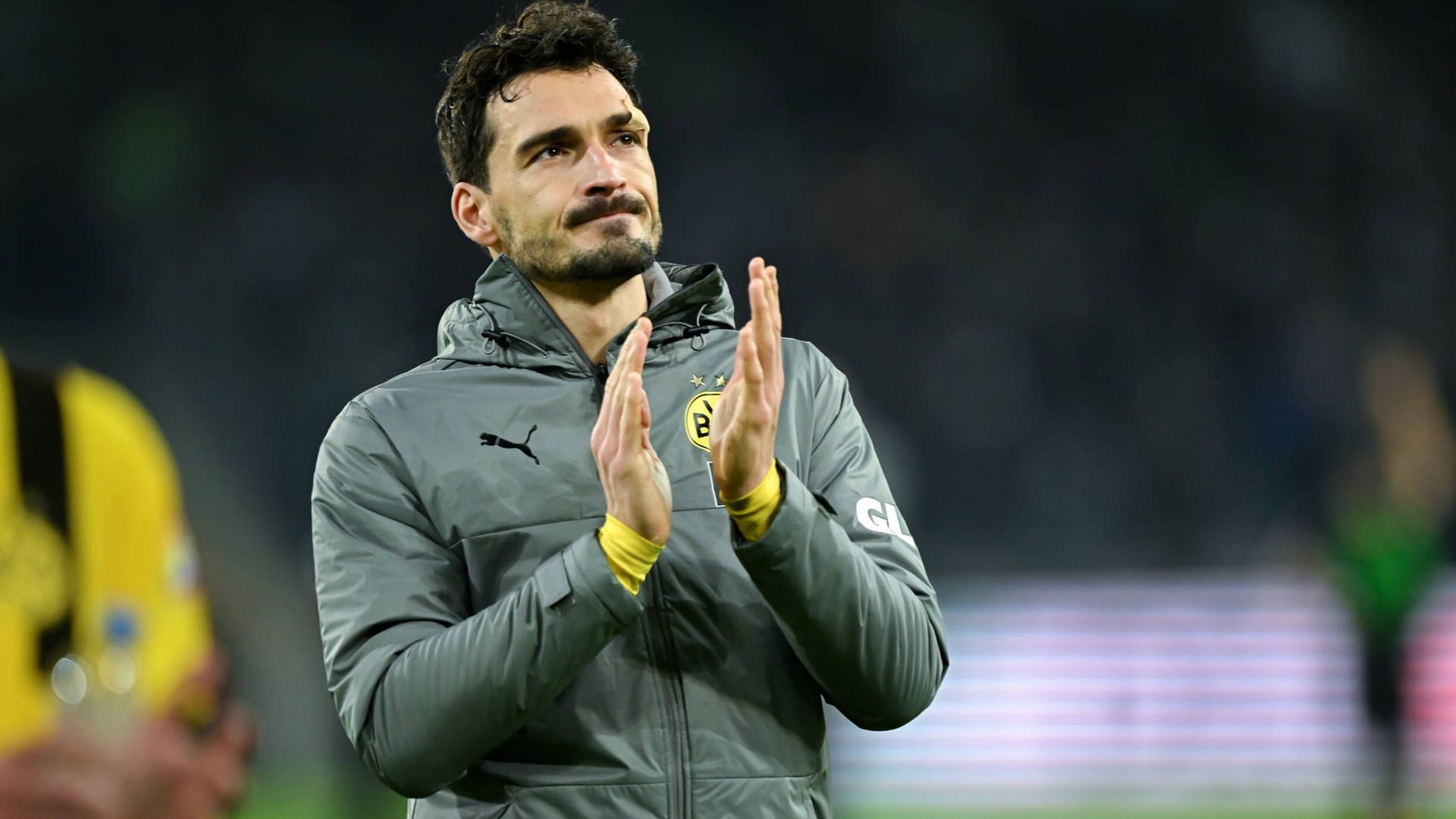 Mats Hummels: Der BVB-Verteidiger hat ein paar schwere Tage hinter sich. Mats Hummels: Der BVB-Verteidiger hat ein paar schwere Tage hinter sich.