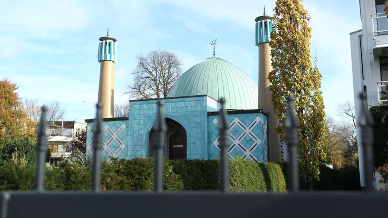 Das Islamische Zentrum Hamburg, in dem auch die Blaue Moschee angesiedelt ist (Archivbild): Der Verein steht vor einer ungewissen Zukunft.