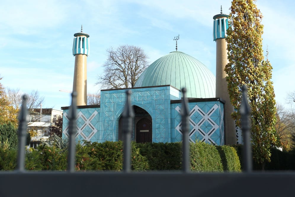 Das Islamische Zentrum Hamburg, in dem auch die Blaue Moschee angesiedelt ist (Archivbild): Der Verein steht vor einer ungewissen Zukunft.
