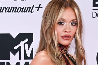 Rita Ora ließ bei den MTV European Music Awards tief blicken.
