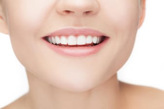 Gesunde Zähne (Symbolbild): Das Stresslevel hat laut Experten einen großen Einfluss auf die eigene Zahngesundheit.