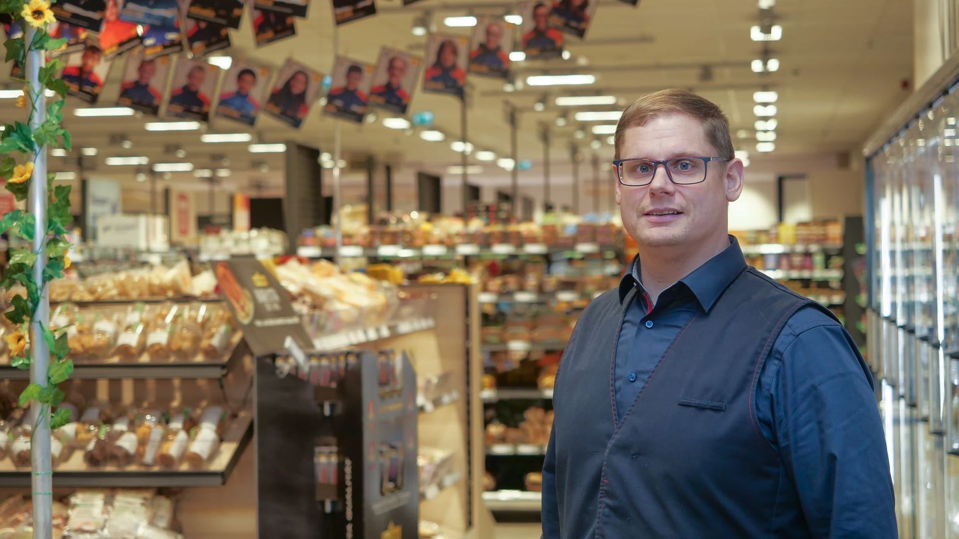 Matthias Rump betreibt in Bad Fallingbostel zwei REWE-Filialen: Seit das Ankunftszentrum mehr als 2.000 Menschen beherbergt, beobachtet er eine deutliche Zunahme an Diebstahl-Delikten.