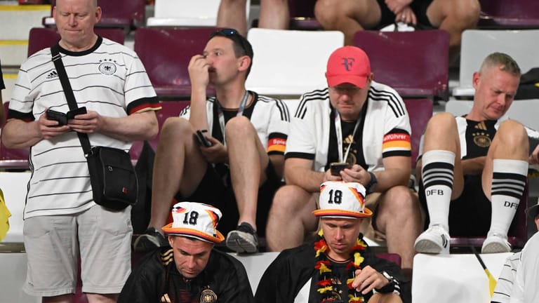 Deutsche Fans bei der WM in Katar: Nur wenige Anhänger der DFB-Elf sind in den Golfstaat gereist.