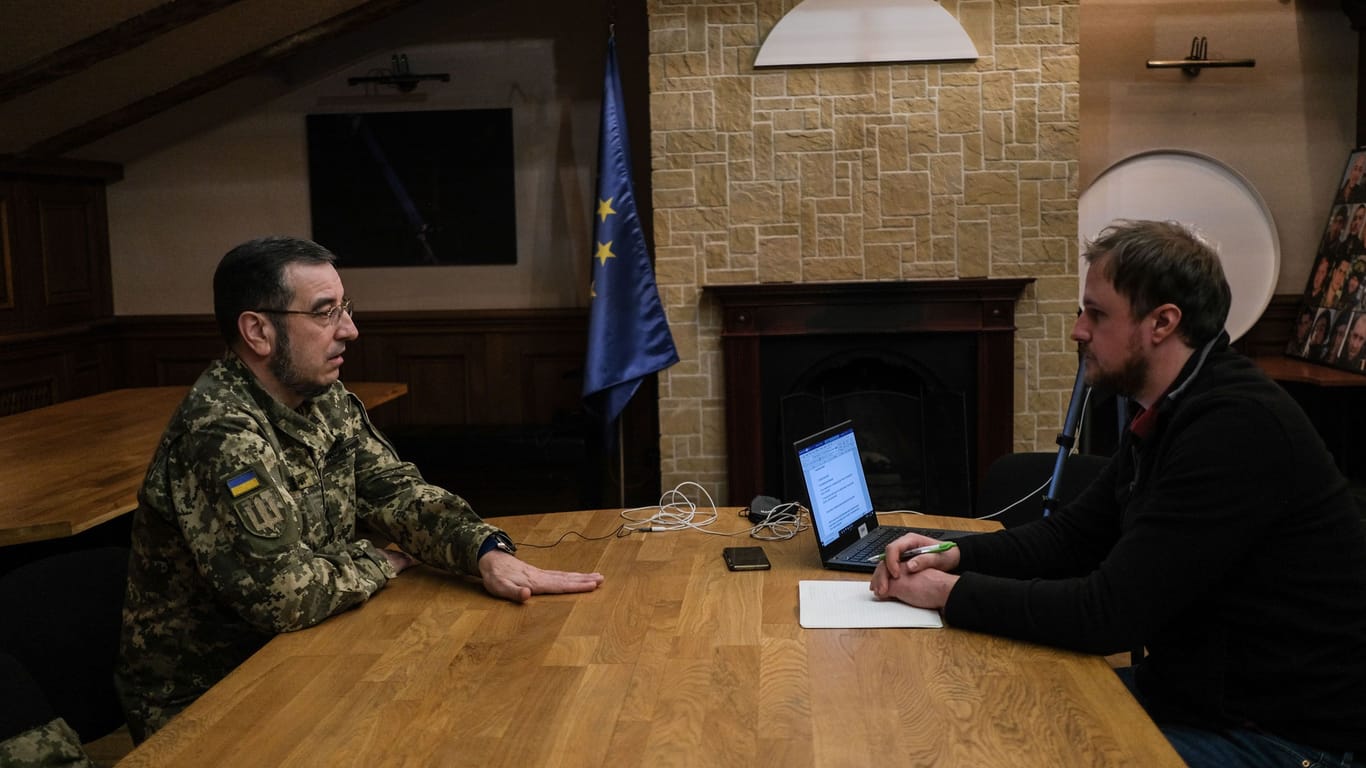 t-online-Reporter Daniel Mützel hat Wadym Skibitsky in der Ukraine zum Gespräch getroffen.
