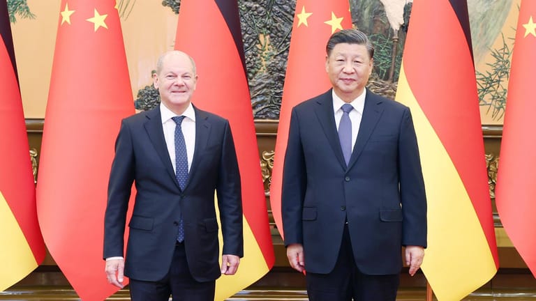 Olaf Scholz mit Xi Jinping bei dem Besuch des Bundeskanzlers in China.