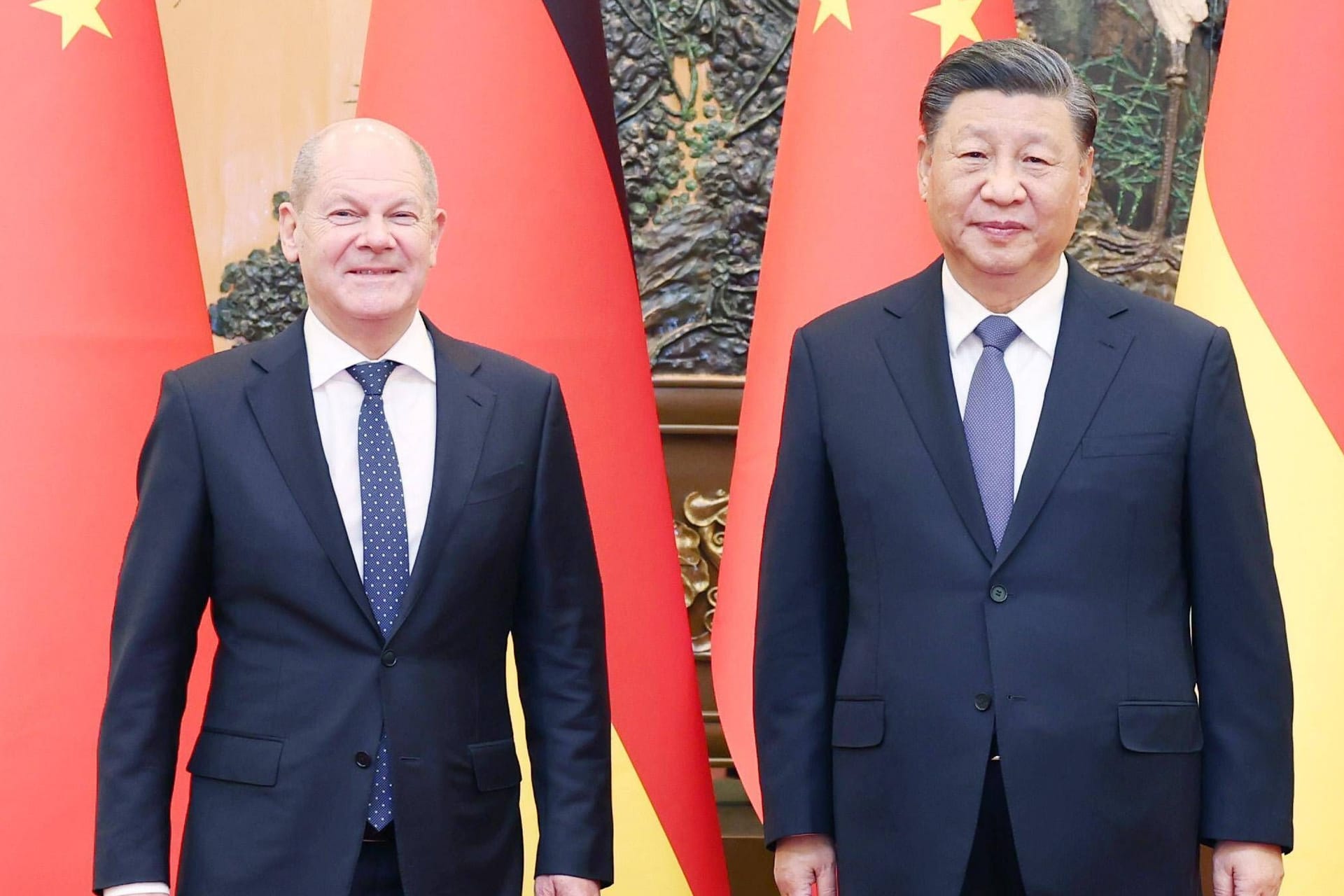 Olaf Scholz mit Xi Jinping bei dem Besuch des Bundeskanzlers in China.