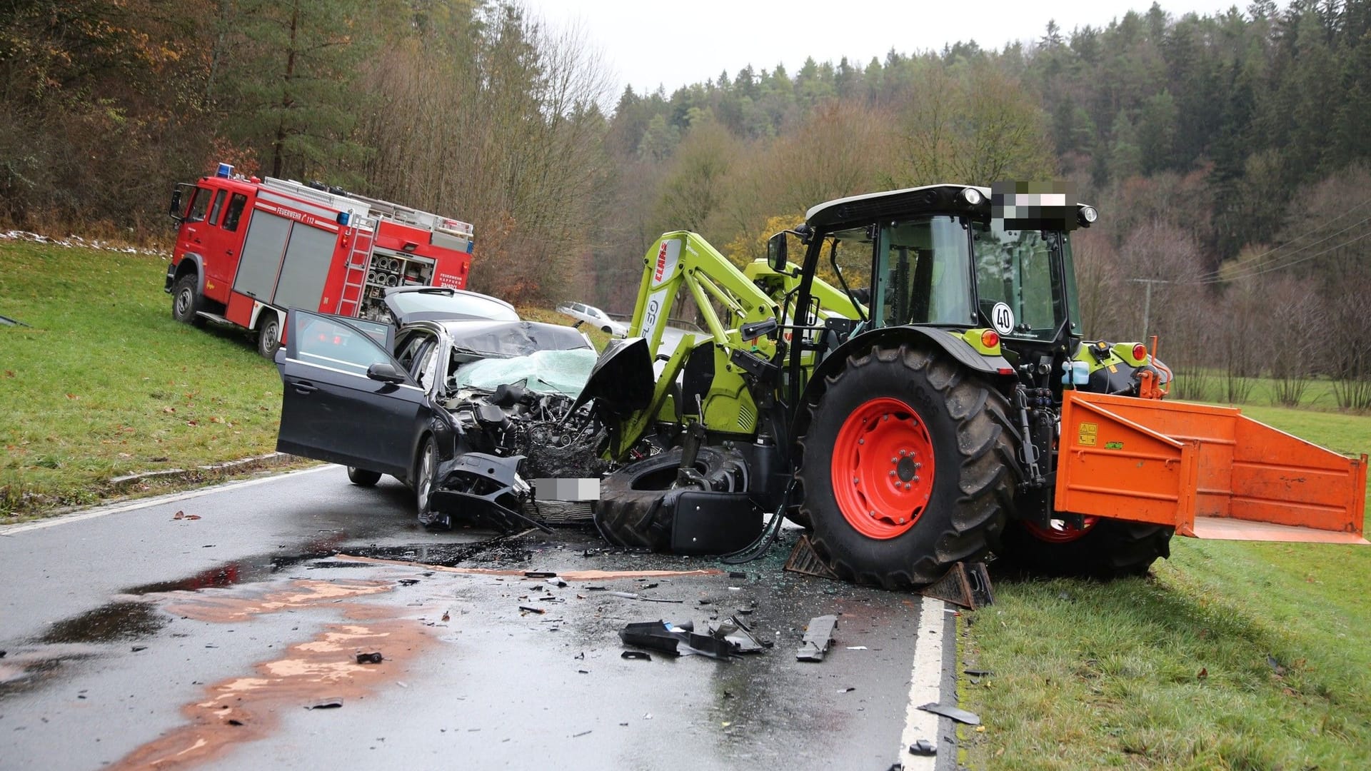 Im Nürnberger Land überlebte ein 35-Jähriger den Zusammenprall mit einem Traktor nicht. Im Nürnberger Land überlebte ein 35-Jähriger den Zusammenprall mit einem Traktor nicht.