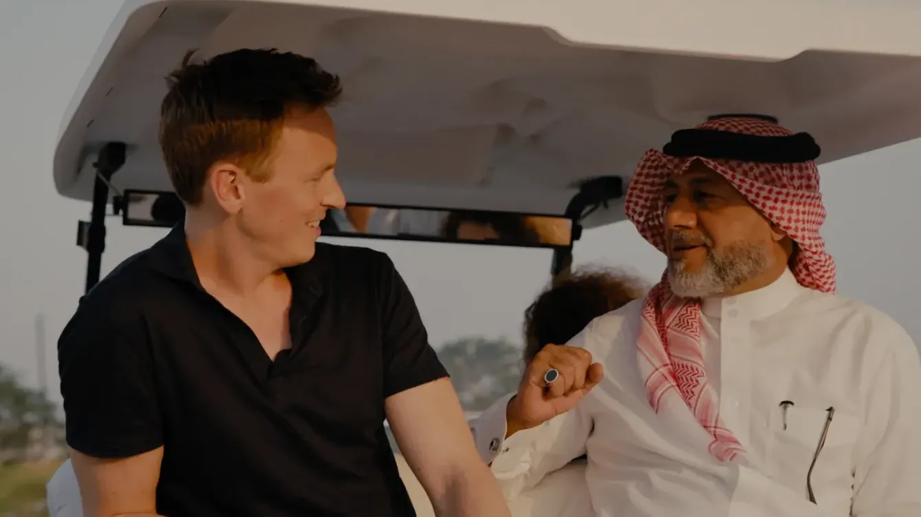 ZDF-Moderator Jochen Breyer und Khalid Salman (r.): Der WM-Botschafter hat Homosexualität als "geistigen Schaden" benannt.