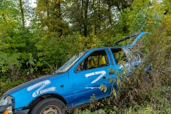 Ein mit einem "Z" besprühtes Auto in der Ukraine (Archivbild): In Rutesheim, westlich von Stuttgart, ist es bereits die zweite Tat in kurzer Zeit.