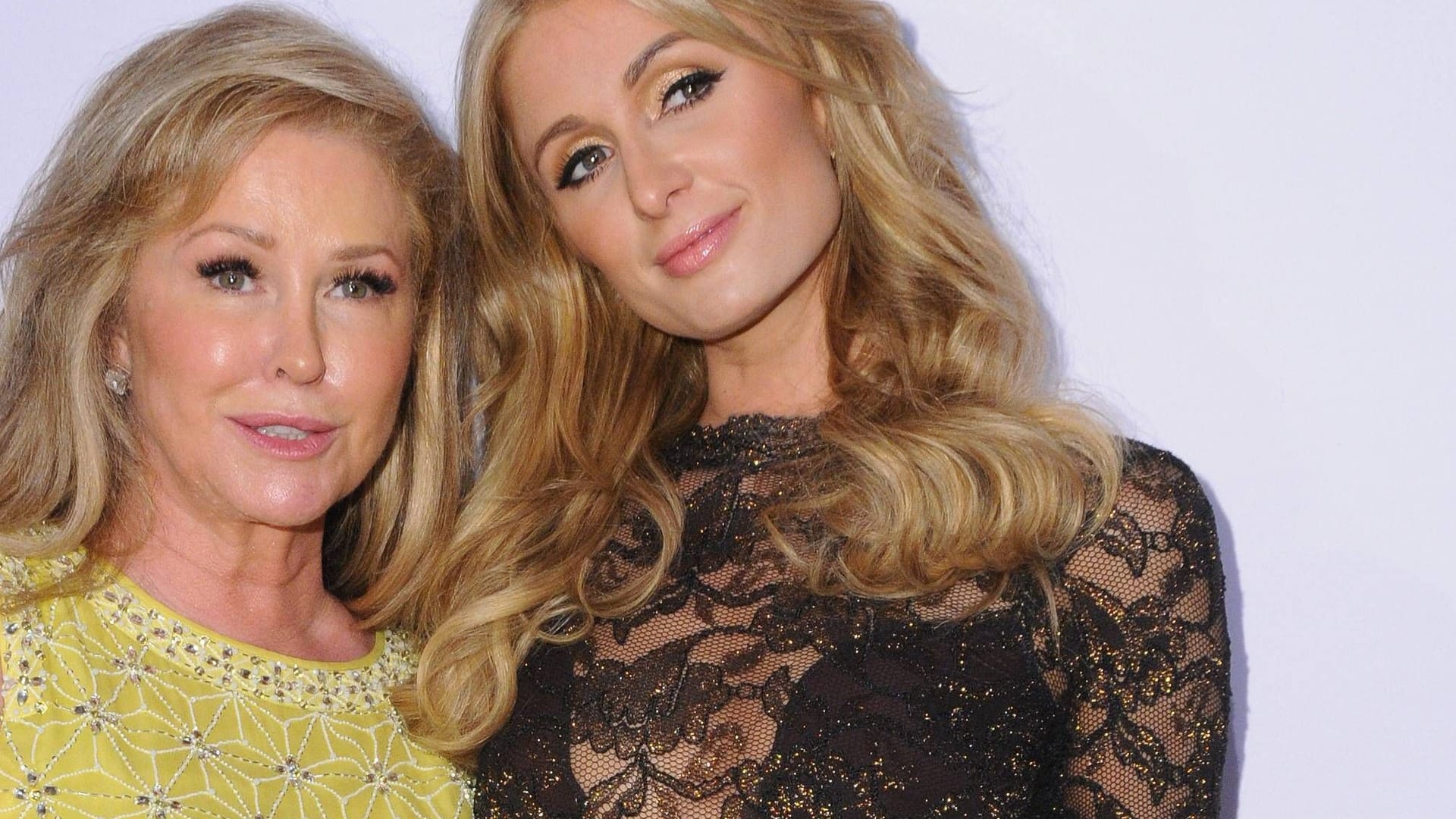 Kathy und Paris Hilton: Die 63-Jährige hat neben ihrer Tochter noch drei weitere Kinder.