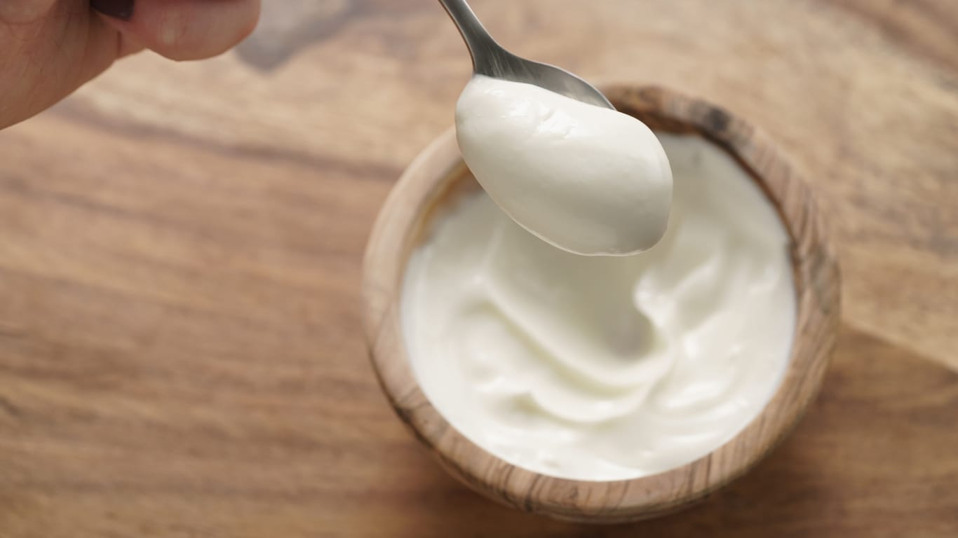 Natürliche Probiotika im Joghurt können die Vermehrung von Krankheitserregern verhindern.