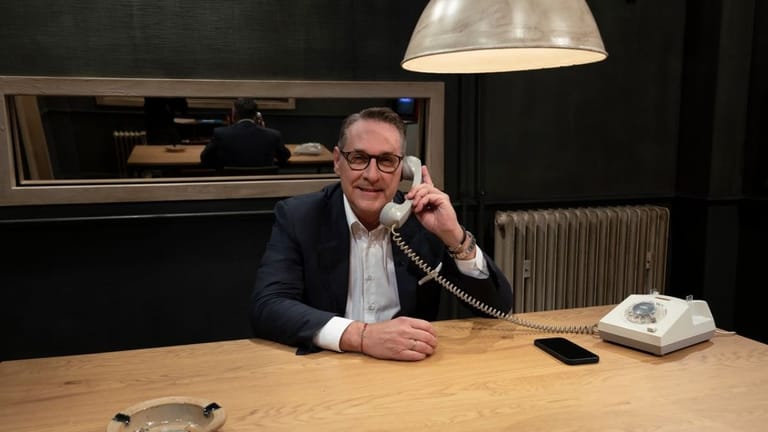 Der österreichische Politiker Heinz-Christian Strache im Studio der Sendung "Chez Krömer".