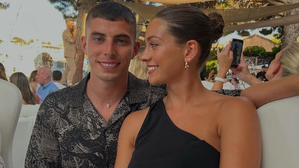 Kai Havertz: Sophia Weber kennt der Sportler schon seit seiner Kindheit. Wann sie ein Paar wurden, ist allerdings nicht bekannt.