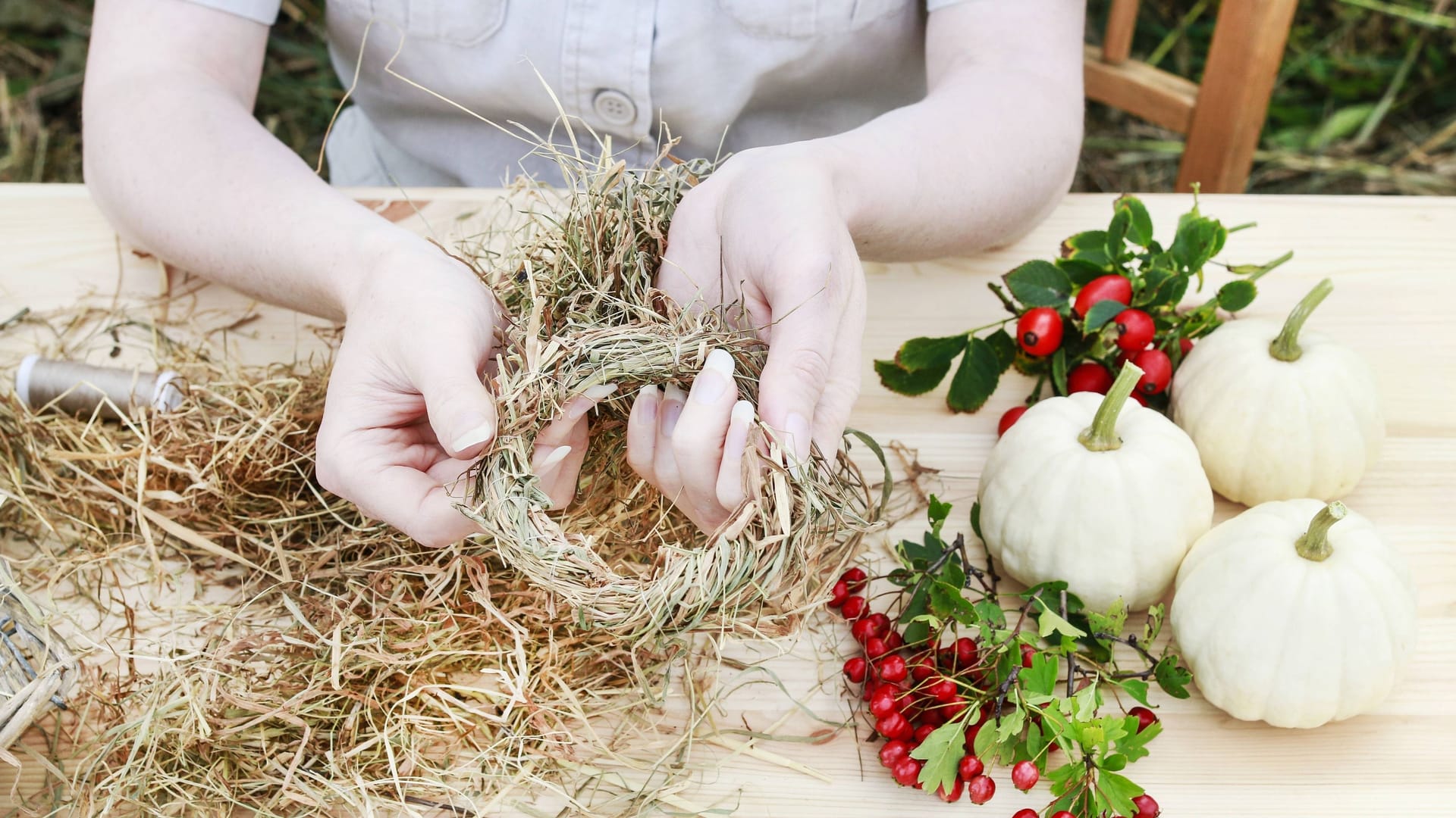 Zum Basteln können verschiedene Naturmaterialien genutzt werden.