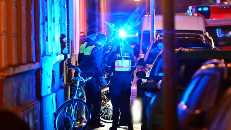 Mann in Krefeld auf offener Straße erschossen
