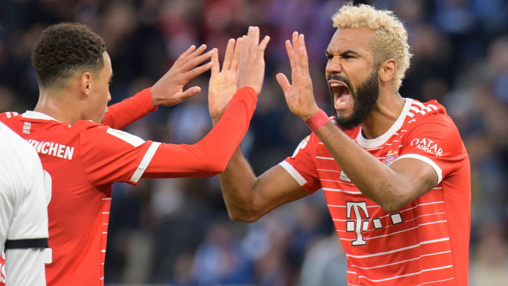 Eric Maxim Choupo-Moting (r.) jubelt mit Jamal Musiala: Sie erzielten die Tore für Bayern. Eric Maxim Choupo-Moting (r.) jubelt mit Jamal Musiala: Sie erzielten die Tore für Bayern.