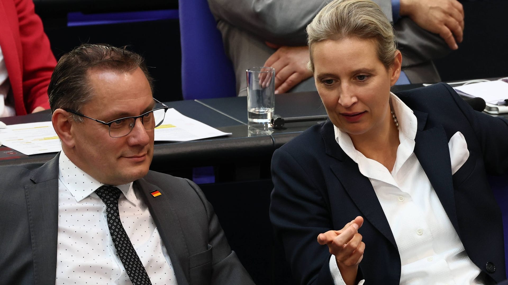 Verwaltungschef für die Fraktion: Tino Chrupalla und Alice Weidel, dazu der Erste Parlamentarische Geschäftsführer Bernd Baumann, haben jetzt einen Fraktionsgeschäftsführer. Fast fünf Jahre lang hatte die AfD keinen.