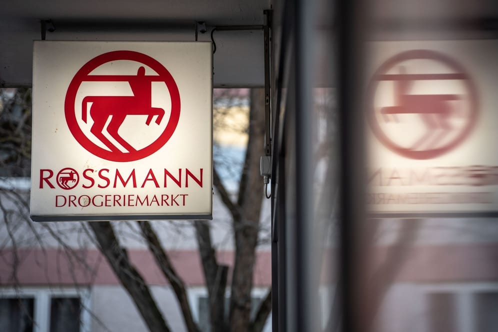 Rossmann-Logo: Die Drogeriemarktkette sei nicht die treibende Kraft hinter dem Kartell gewesen.