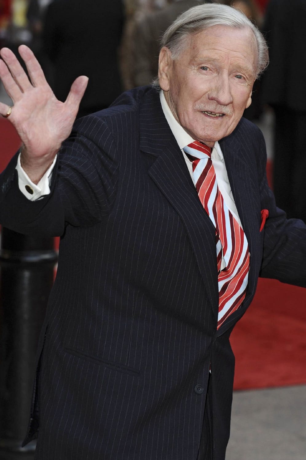 Leslie Phillips: Der Schauspieler starb am 7. November 2022 im Alter von 98 Jahren.