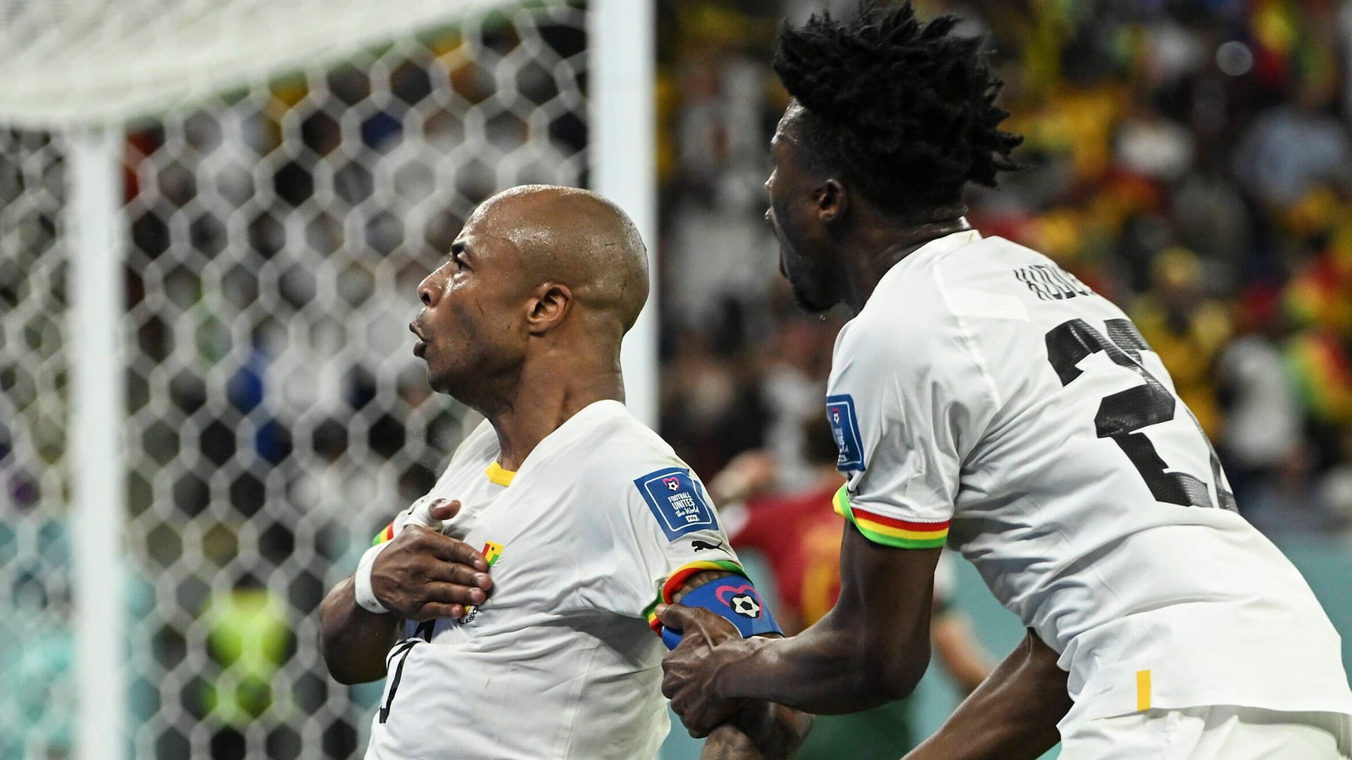 Andre Ayew (l.) bejubelte das erste Tor eines afrikanischen Teams bei der WM 2022.